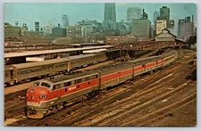 The Hoosier. Monon RR Streamliner Dearborn Stn for Indianapol Postcard LC04-0027