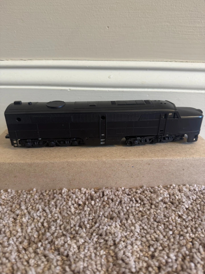 Athearn HO Scale 3321 Undecorated ALCO PA1 Diesel Locomotive Dummy NIB   - Image 3 of 4