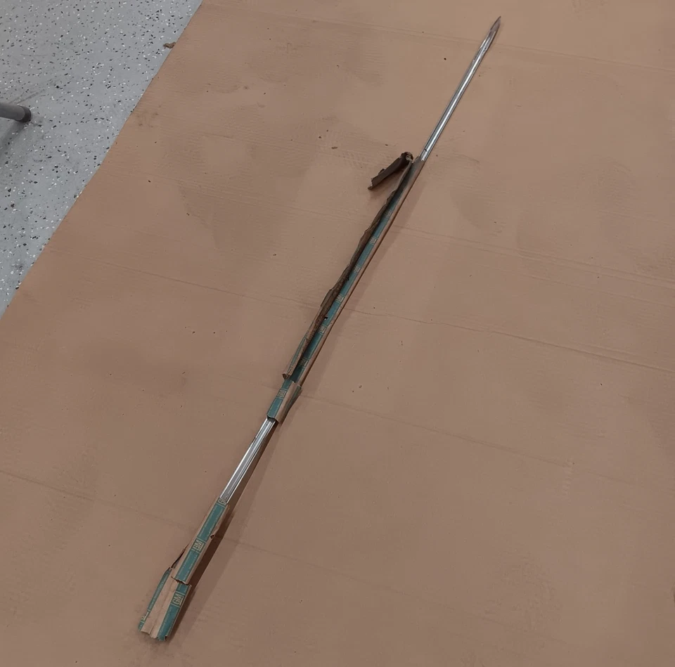 Оригинальный молдинг отделка для центрального капота Cadillac Eldorado 1971–72 годов выпуска из старых запасов - Изображение 2 из 4