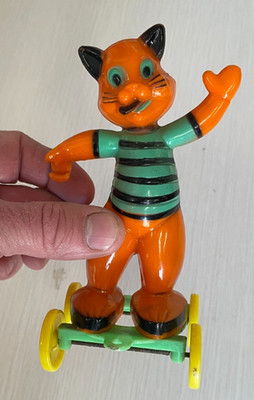 Vgt Rosbro Halloween Cat on Wheels Candy Container is Orange Green & Black