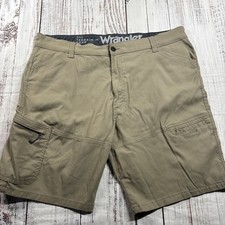 WRANGLER ALL TERRAIN GEAR CARGO SHORTS MEN'S SIZE 40 TAN
