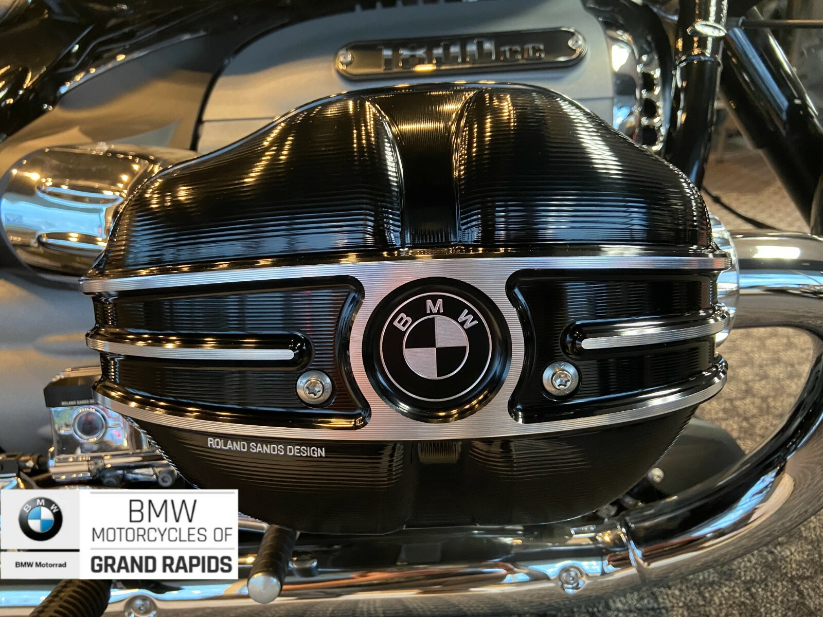 BMW R18 BILLET VALVE COVER MACHINED CONTRAST FIT 21-23 BMW R18 CLASSIC ...