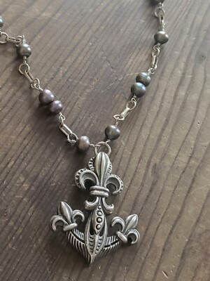 Sterling Silber Fleur-de-Lis und Perlenkette 28'' 40 Gramm variieren etwa 7,3 mm 