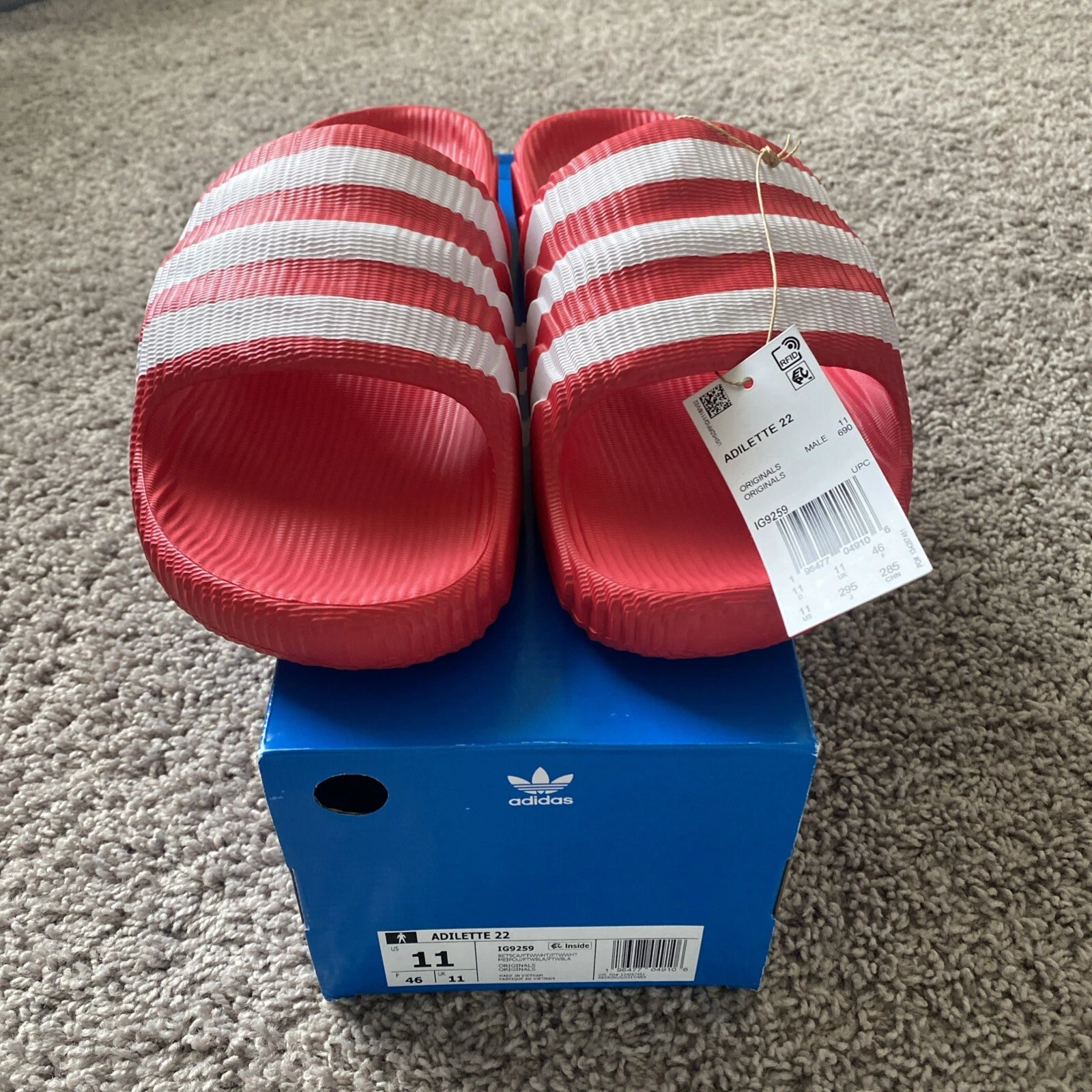 Adidas Adilette Zoccoli Unisex Rosso Bianco Sandali da Bagno Slip On Uomo Taglia 11 Nuovi