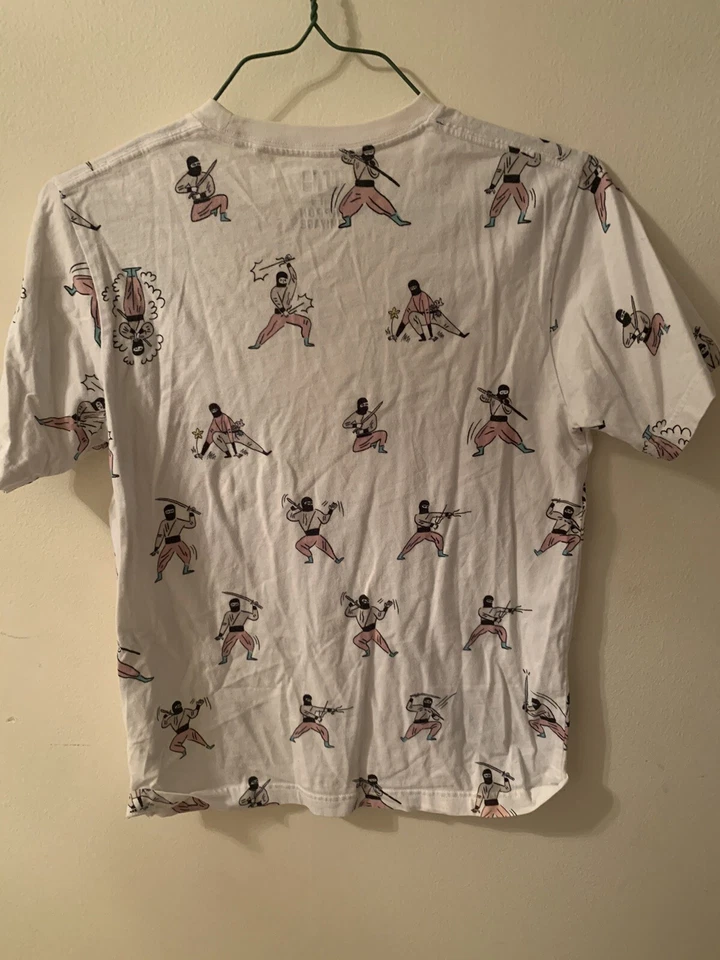 Camiseta branca UT NIPPON OMIYAGE pequena - Imagem 3 de 3