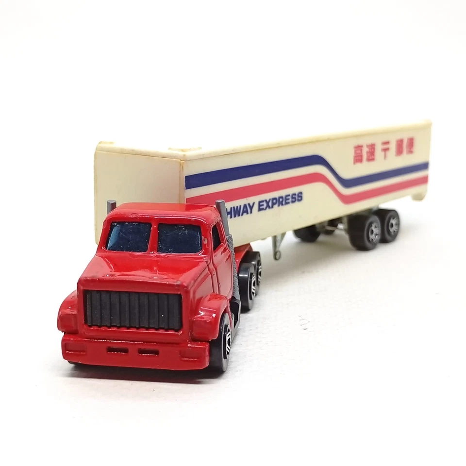 Majorette Mack Truck Highway Express Red / White 1/100 (6") Pre-Owned 001 - Image 3 of 4