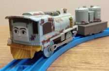 Lexi Trackmaster Thomas And Friends 2013 Motorised Train With Carriage. 