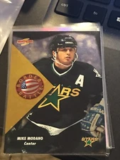  1995-96 Score Border Battle #9 Mike Modano stars!