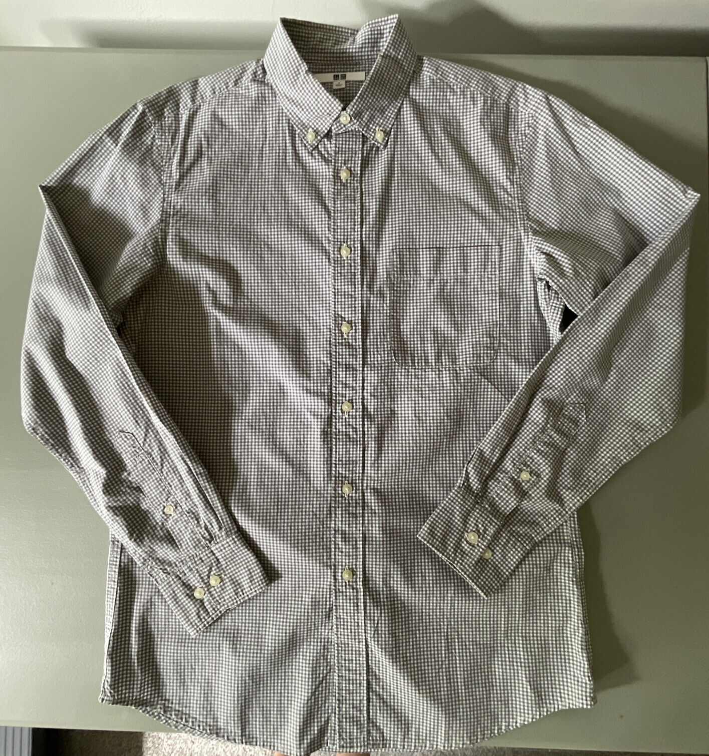 Men’s Uniqlo Gray White Checkered Gingham Button Down Shirt Size Small