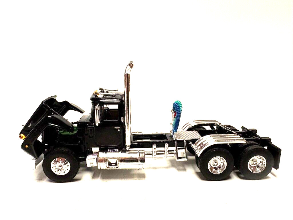 DCP FIRST GEAR 1/64 SCALE  R MODEL MACK DAY CAB, BLACK & CHROME