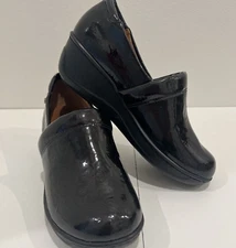 Nurture Perry Embossed Leather Clogs Black Shoes Women Size 7 M