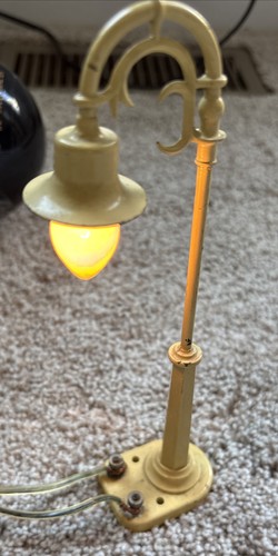 Lionel 58 Prewar Cream Lamppost