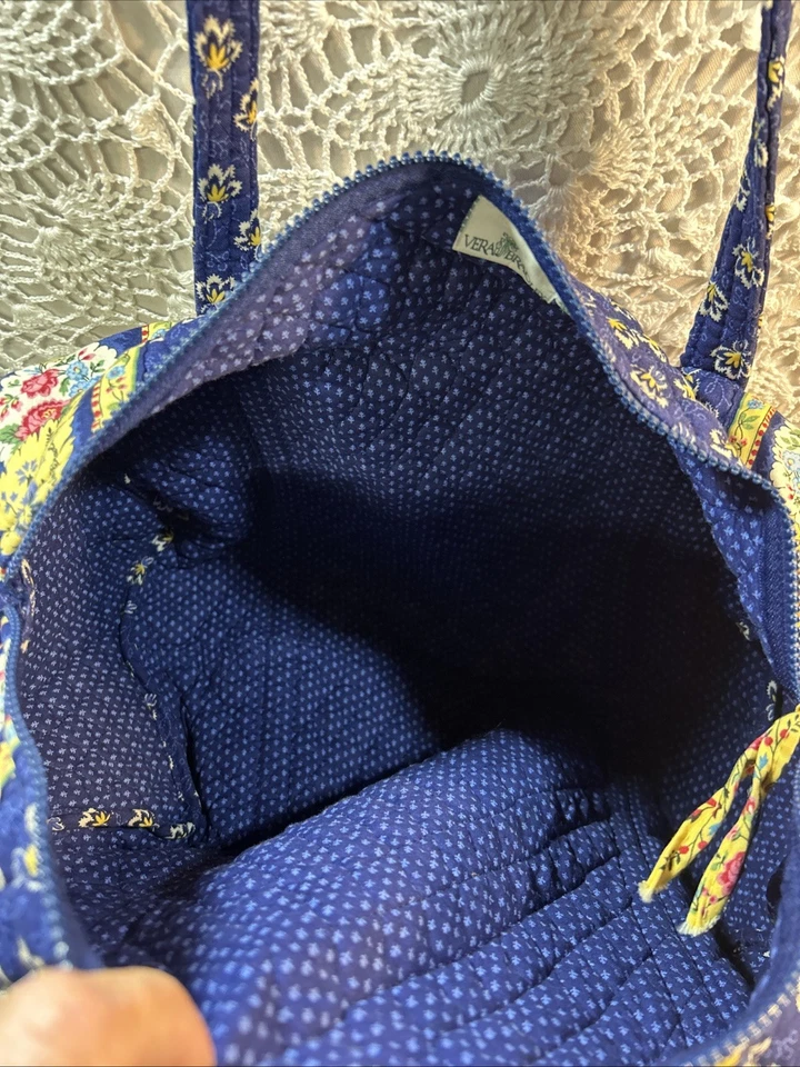 Женская спортивная сумка Vera Bradley из синего хлопка с цветочным узором на молнии - Изображение 2 из 4