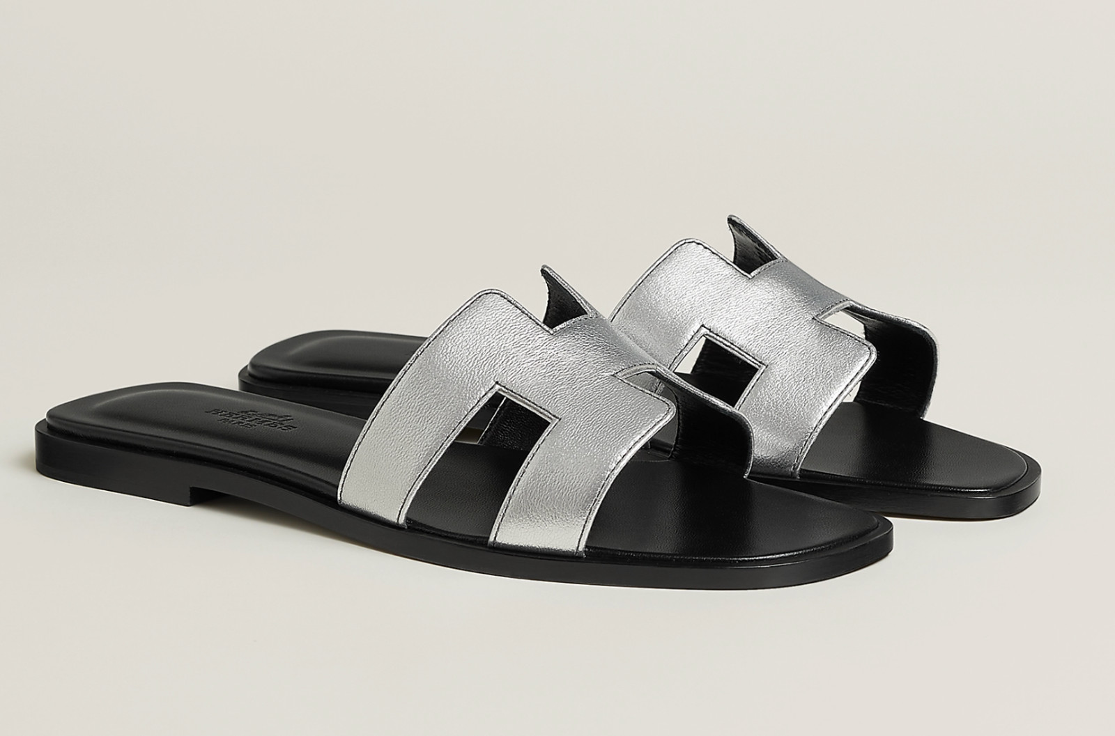 Size 38EU NEW in Box HERMÈS Gris Argenté Calfskin ORAN Sandals thumbnail 2