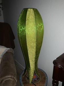 31" CHINESE BRIGHT YELLOW GREEN SHEEN SILK FABRIC LANTERN WITH CHINESE MOTIFS