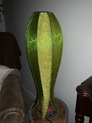 31'' CHINESE BRIGHT YELLOW GREEN SHEEN SILK FABRIC LANTERN WITH CHINESE MOTIFS