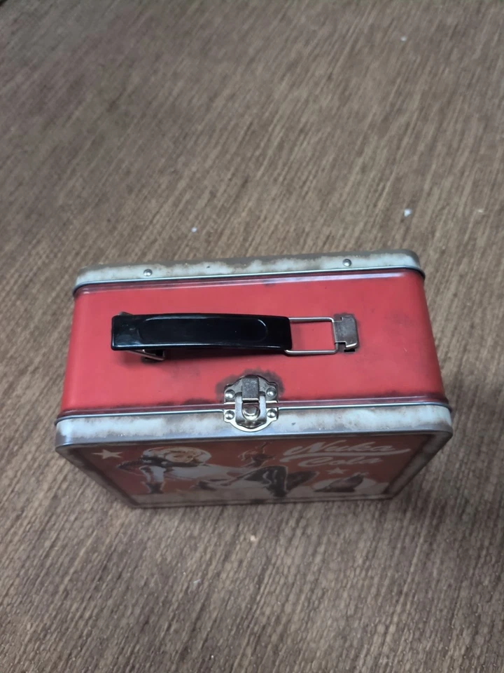 BRAND NEW FALLOUT NUKA COLA RARE METAL LUNCHBOX BY FANWARES FANWRAPS *NEVER USED - Image 2 of 4
