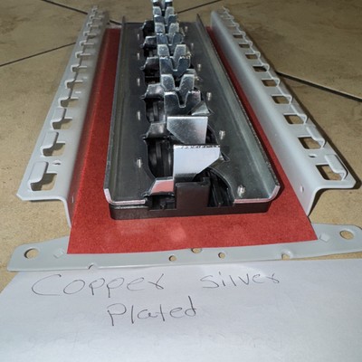 Barre De Bus Crouse Hinds Cuivre 200A 120/240V 1 Phase 22 Circuits - Finition Laiton
