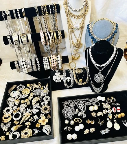 Huge 128 Pc All Vintage TRIFARI Costume Jewerly Lot Gold Silver Tone Rhinestones