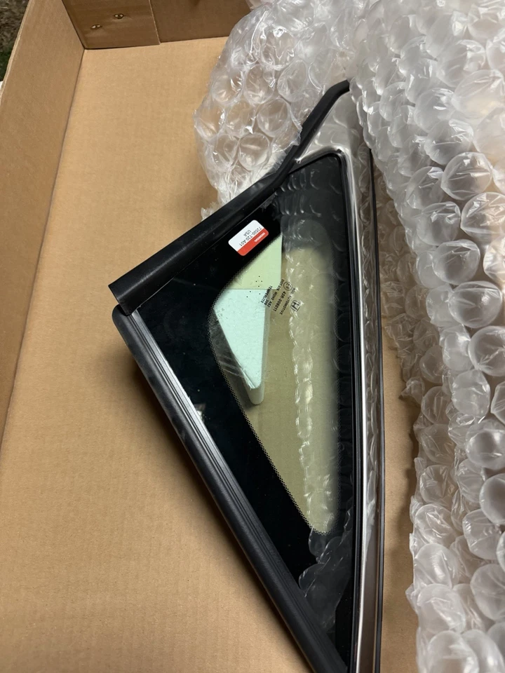 2022 - 2025 年本田思域右四分之一玻璃 73500-T20-A01 — 第 3/4 张图片