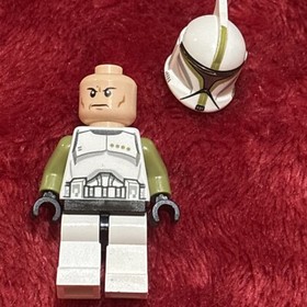 LEGO minifigure STAR WARS Clone Trooper Sergeant Minifigure 75000 OLIVE GREEN