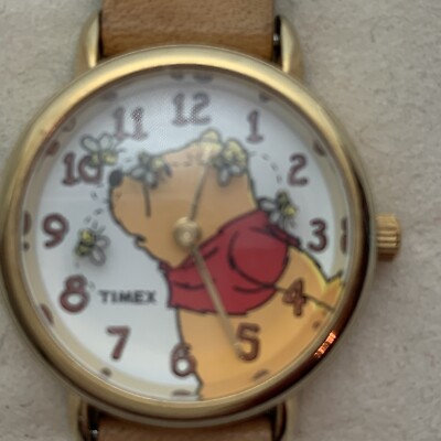 Disney Winnie the Pooh Watch Timex Bees Seconds Hands Leather Band