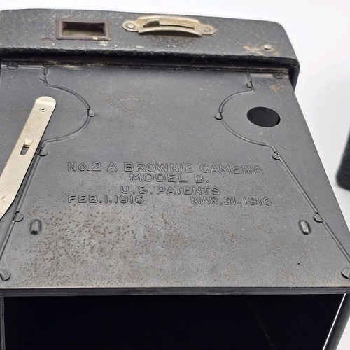 Antique Kodak No 2A Brownie Model B Box Camera- *untested* - Picture 6 of 11