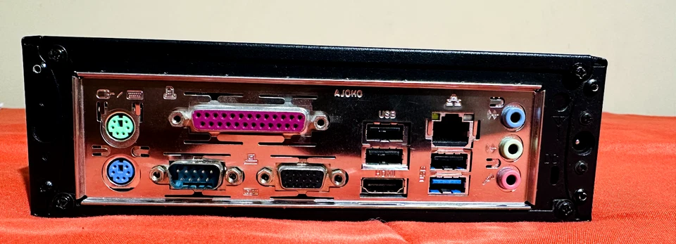 Mini PC Intel Quad Core 2GHZ J9000 8GB RAM 120GB SDD come nuovo! - Immagine 2 di 2