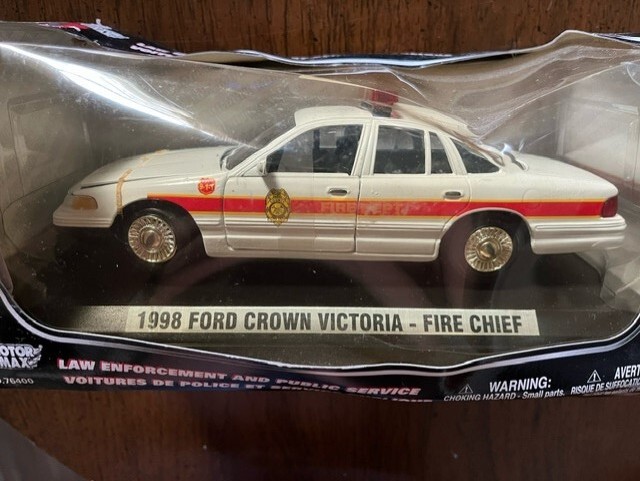 Motormax Ford Crown Victoria Police Light & Sound Non Marqué Blanc 73992