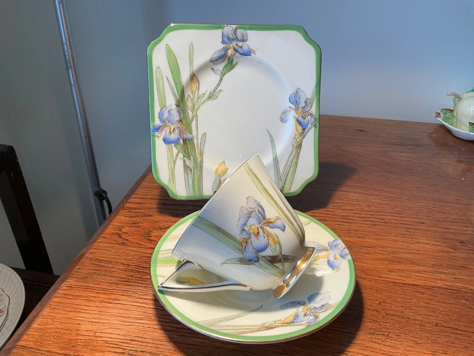 Lovely Vintage 1946 Royal Doulton trio, cup, saucer, plate, Iris pattern VGC - image 3 of 4