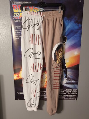 Aaliyah Portrait Graphic Jogger Sweatpants Women's Size S Drawstring