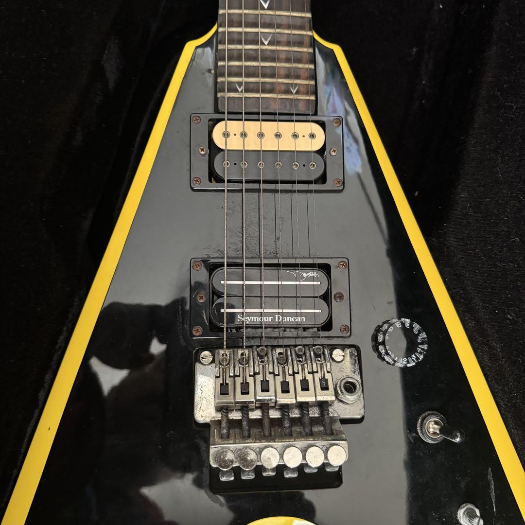 DEAN RAZORBACK 黒/黄色 ハードケース付き Dean Razorback Electric Guitar V Type Black Yellow Used From