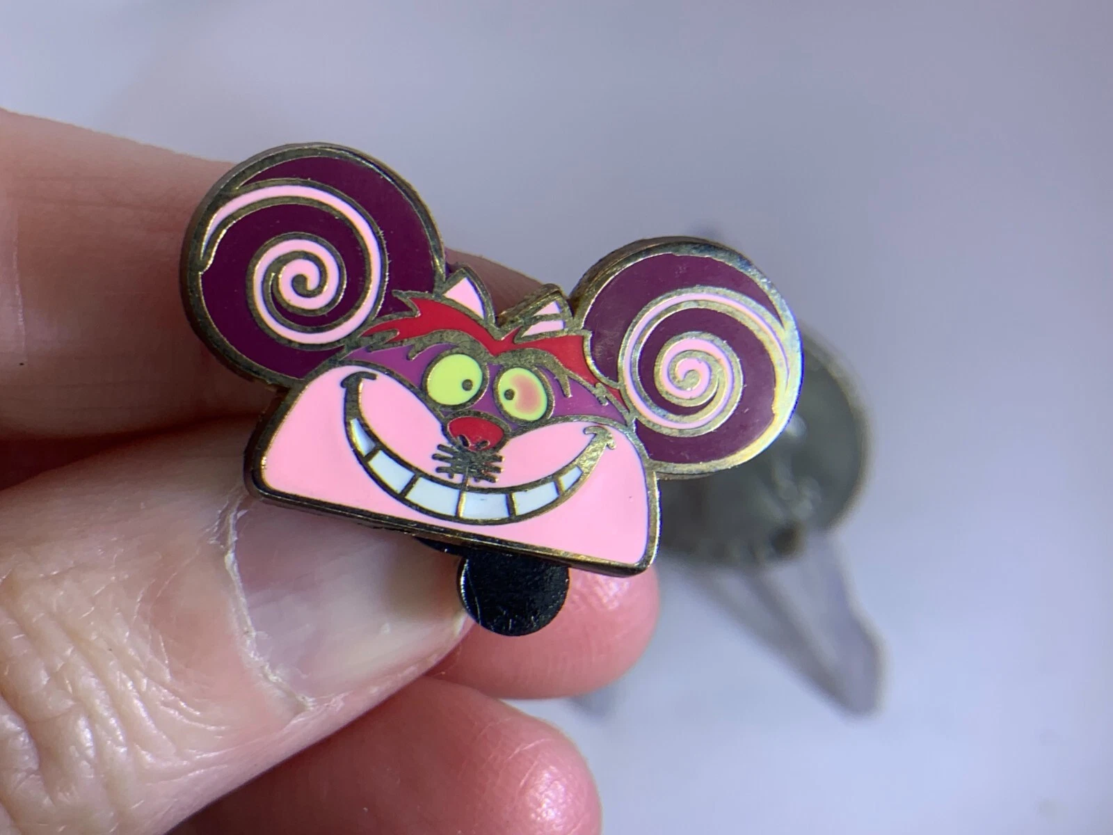Disney Alice In Wonderland Cheshire Cat Vintage Tack Pin T-607
