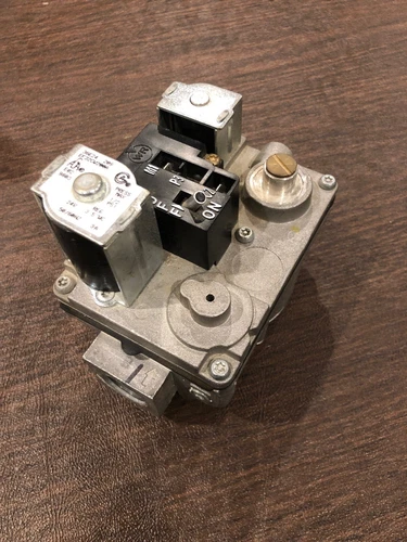 White-Rodgers 36E24 209 Natural Gas Valve Source, EF32cw200a