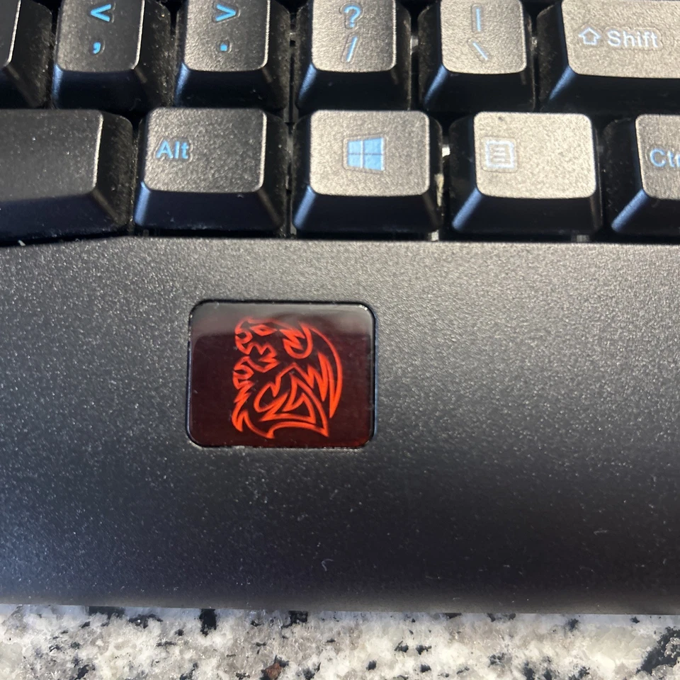 Tt Esports By Thermaltake Knucker - KB-KNK008 Gaming Keyboard - Image 2 of 4