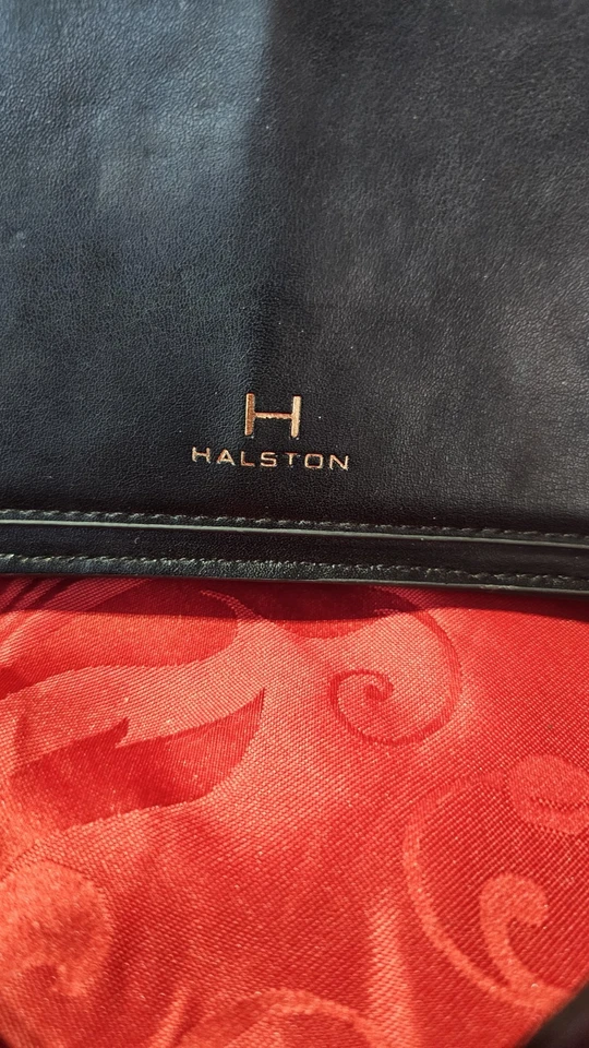 Cartera bandolera Halston Heritage negra con cadena Foto 3 de 4