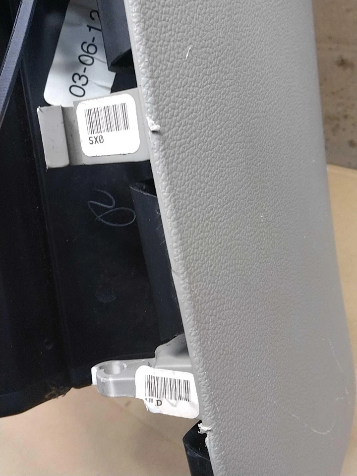 Guantera usada se adapta a: Ford Explorer 2013 grado C Foto 3 de 4