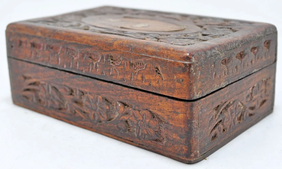 Antiguo joyero floral de madera original tallado a mano Foto 3 de 4