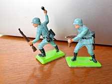1971 Britains Deetail Lot of 2 German WW2 Infantry Soldiers advancing all intact