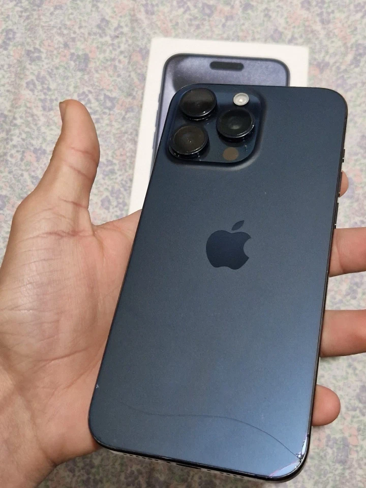 Apple iPhone 15 Pro Max · 256GB, foto 2 de 5