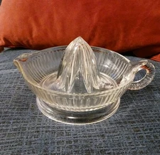 Vintage Clear Glass Manual Citrus Orange Lemon Juicer with Spout and Handle