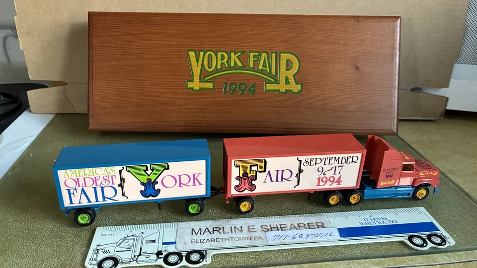 YORK FAIR 1994 TRACTOR Y REMOLQUES DOBLES CON CAJA DE MADERA CAMIÓN WINROSS Foto 2 de 3