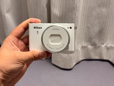 Mint Condition Nikon 1 J4 18.4MP Mirrorless Camera Kit 10-30 PD Zoom Lens White