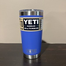 Vaso Rambler YETI 20 oz con tapa deslizante magnética - violeta ultramarino