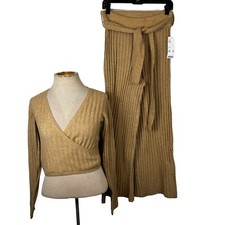 NEW URBAN OUTFITTERS size M Beige ribbed knit pants cropped sweater matching set