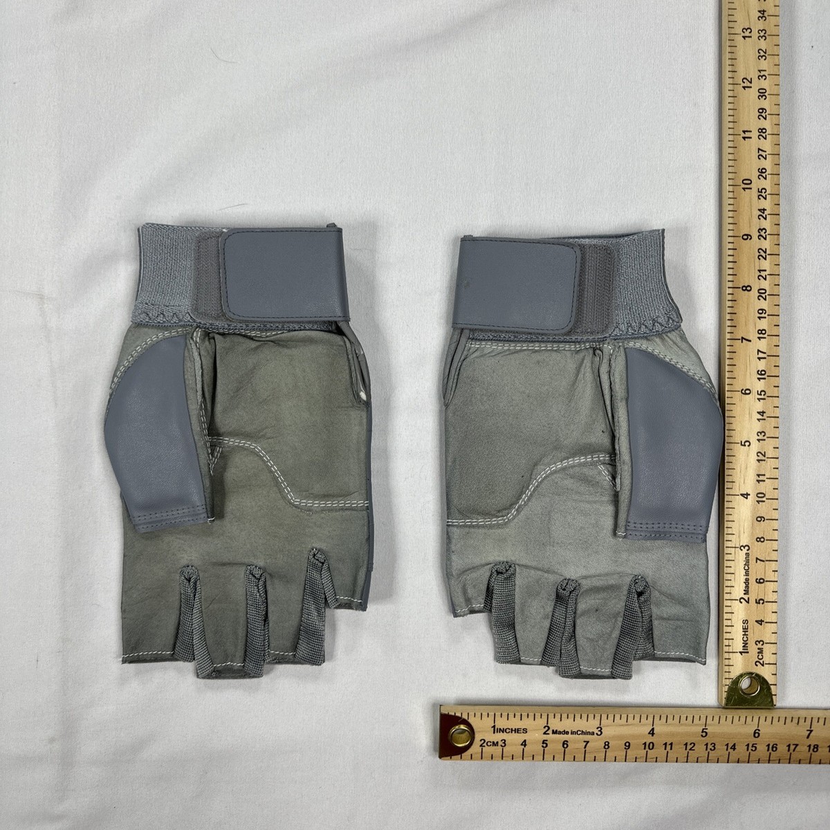 Vintage Neumann Men's Sz XL Tackified Lineman Gloves Pair Gray