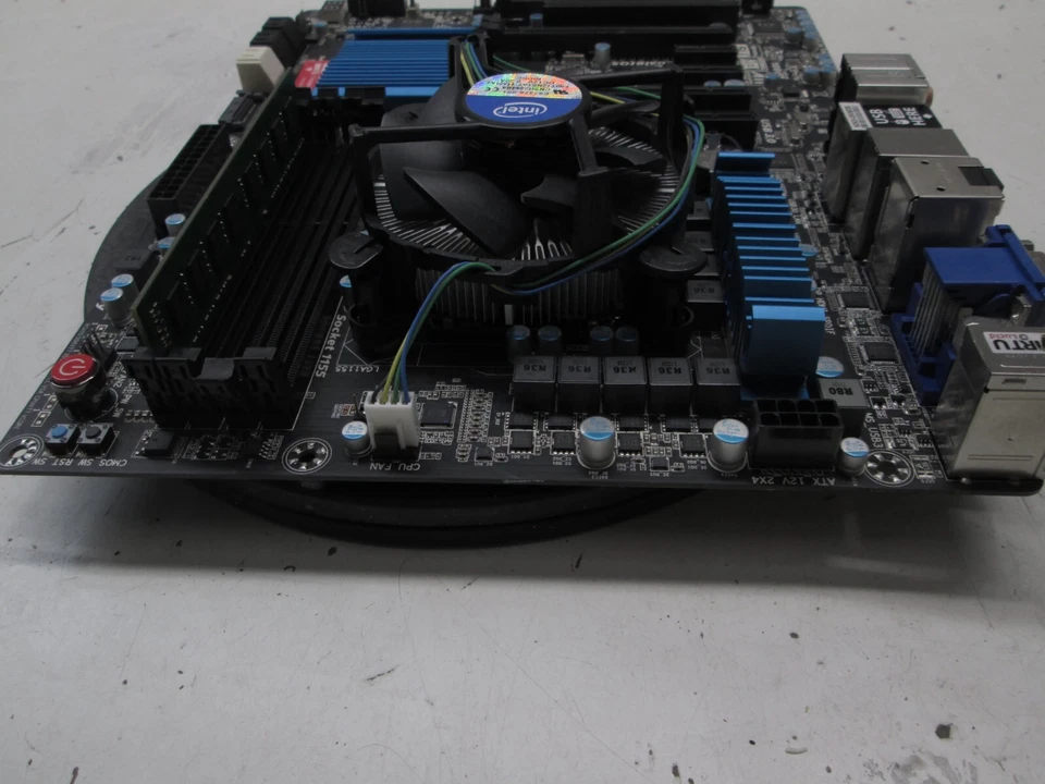 Gigabyte Z778-UD3H Intel Core i7-3770K 3,5 GHz 4 GB Foto 2 de 4