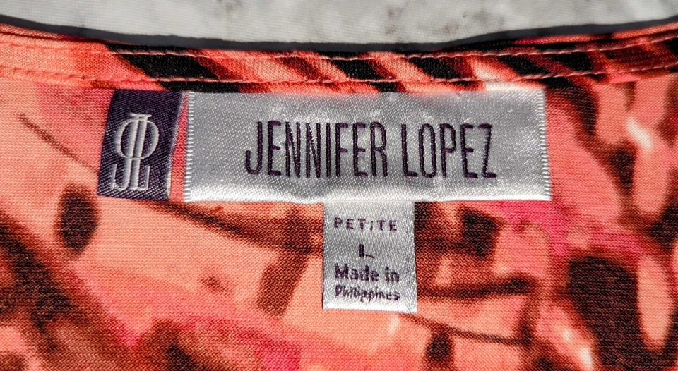 JENNIFER LÓPEZ Blouse. Petite Large 3/4 Sleeve. V Neck. 1 side Shirred Waistline - Image 2 of 4