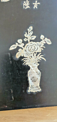Tableau Ancien En Bois Noir – Scène Asiatique, Nacre, Vase Et Fleurs, Cadre
