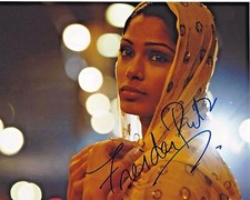 ACTRESS FREIDA PINTO SIGNED SLUMDOG MILLIONAIRE 8X10 PHOTO W/COA IMMORTALS